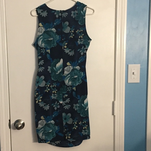 Sleeveless Dress - Picture 3 of 6